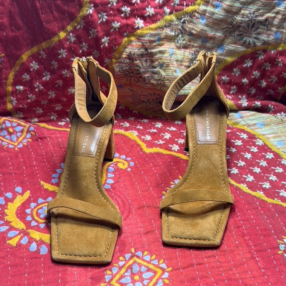 Good American Amber Suede Sandal - Size 7